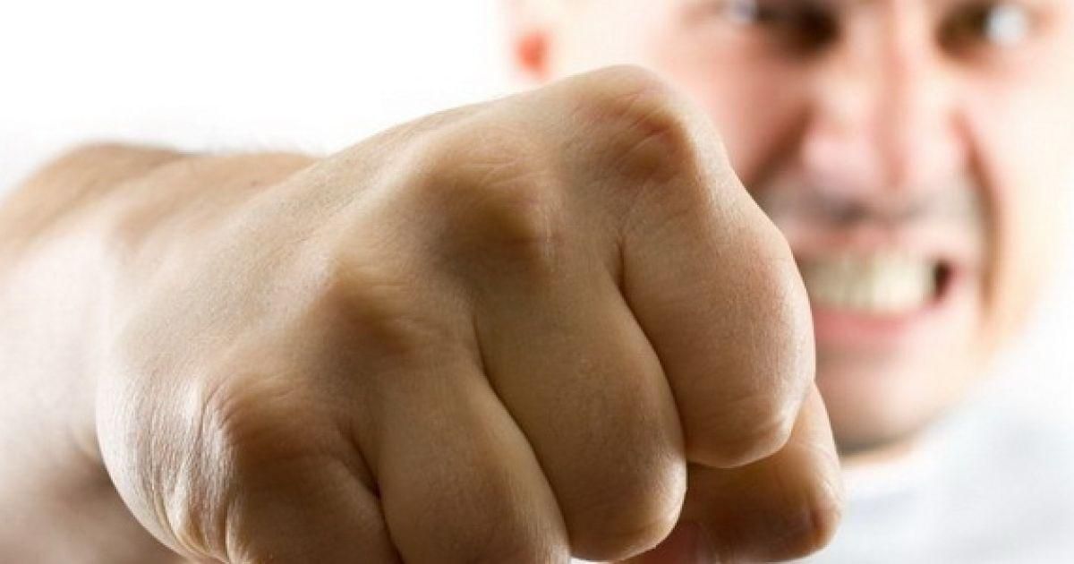 В Киеве водитель маршрутки избил полицейского: видео с места инцидента В Киеве водитель маршрутки избил полицейского: видео с места инцидента