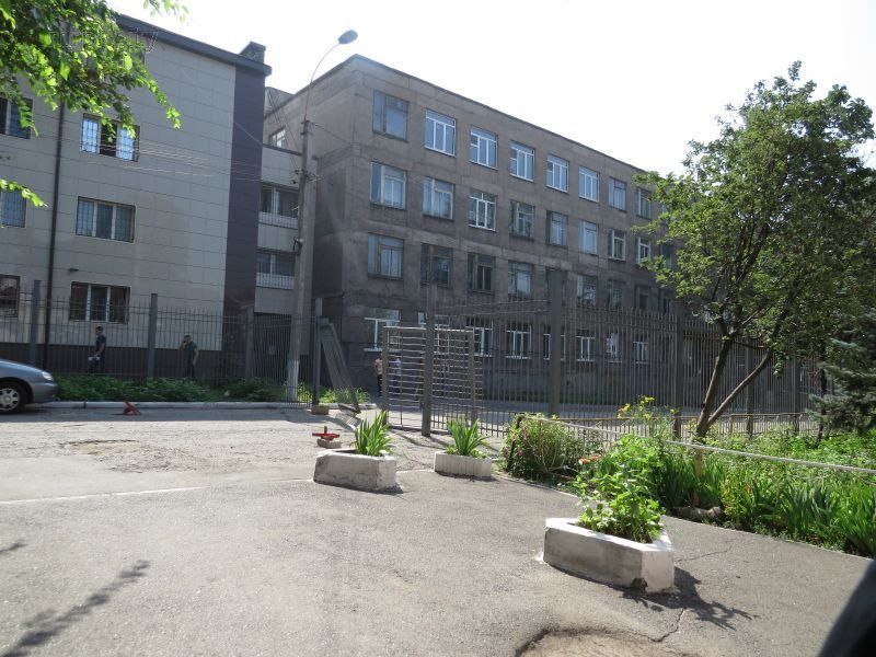 У Маріуполі автомобіль на "євробляхах" протаранив ворота СБУ: фото з місця інциденту У Маріуполі автомобіль на "євробляхах" протаранив ворота СБУ: фото з місця інциденту