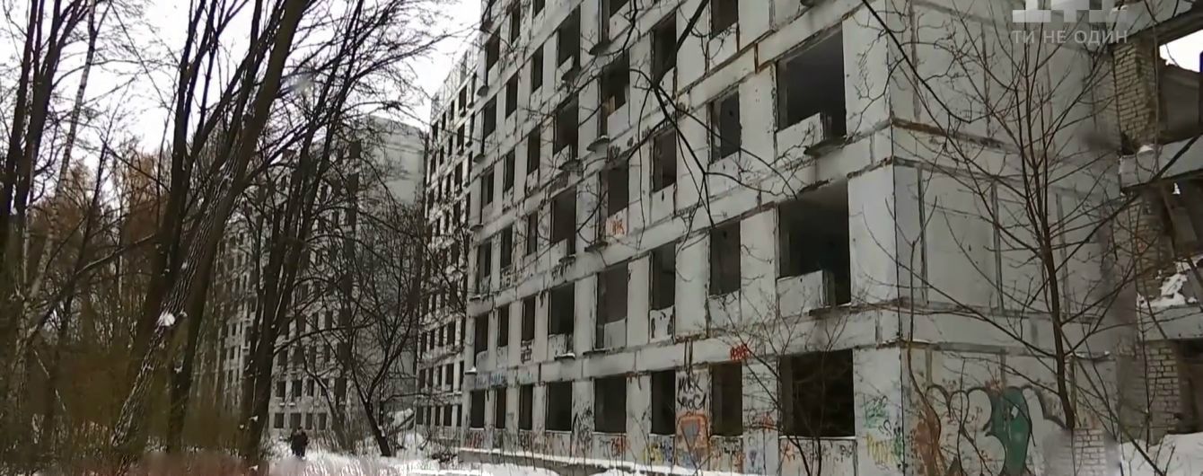 В Кривом Роге 6-летний мальчик упал в шахту лифта В Кривом Роге 6-летний мальчик упал в шахту лифта