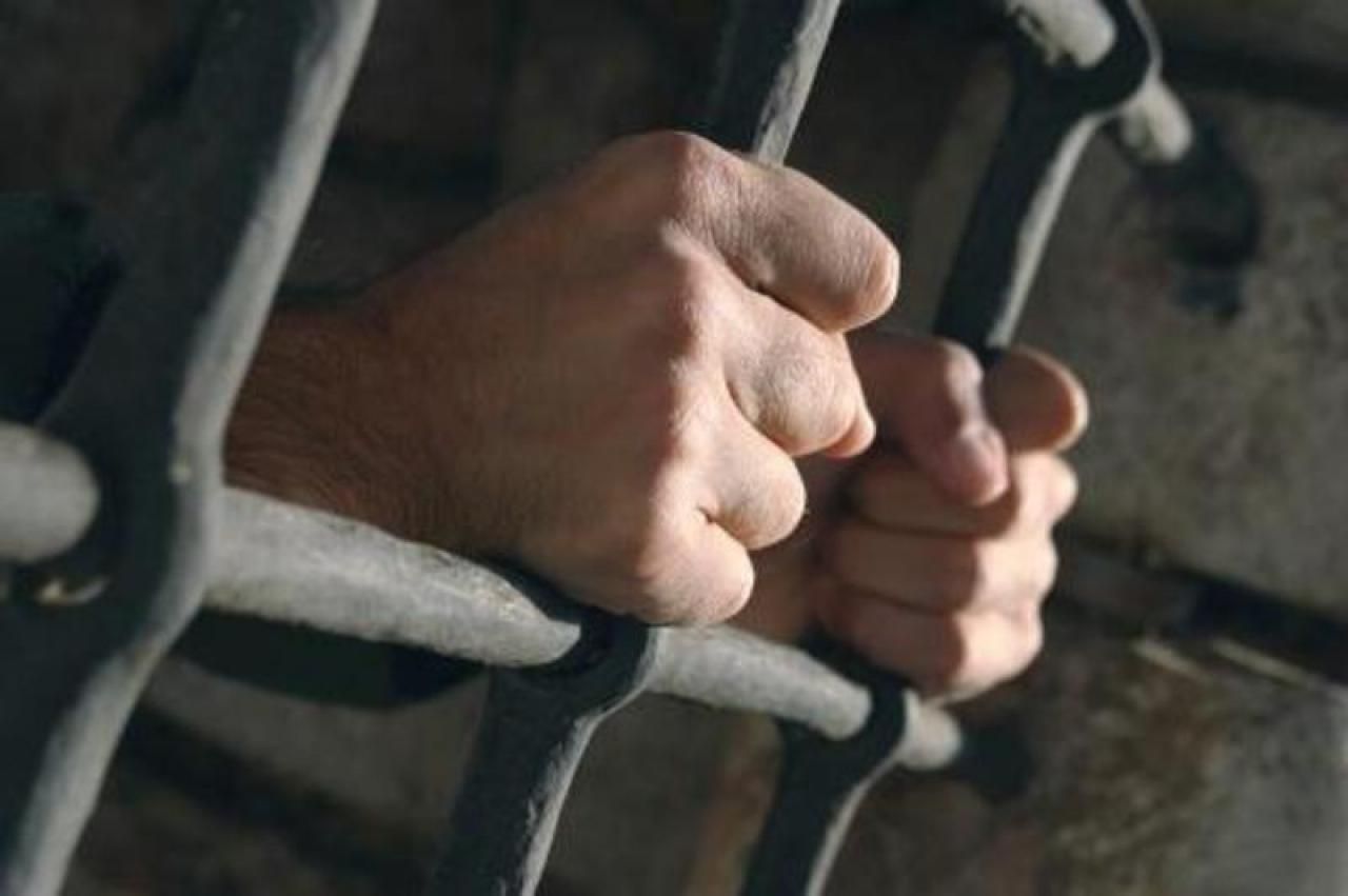В России работник колонии задушил заключенного