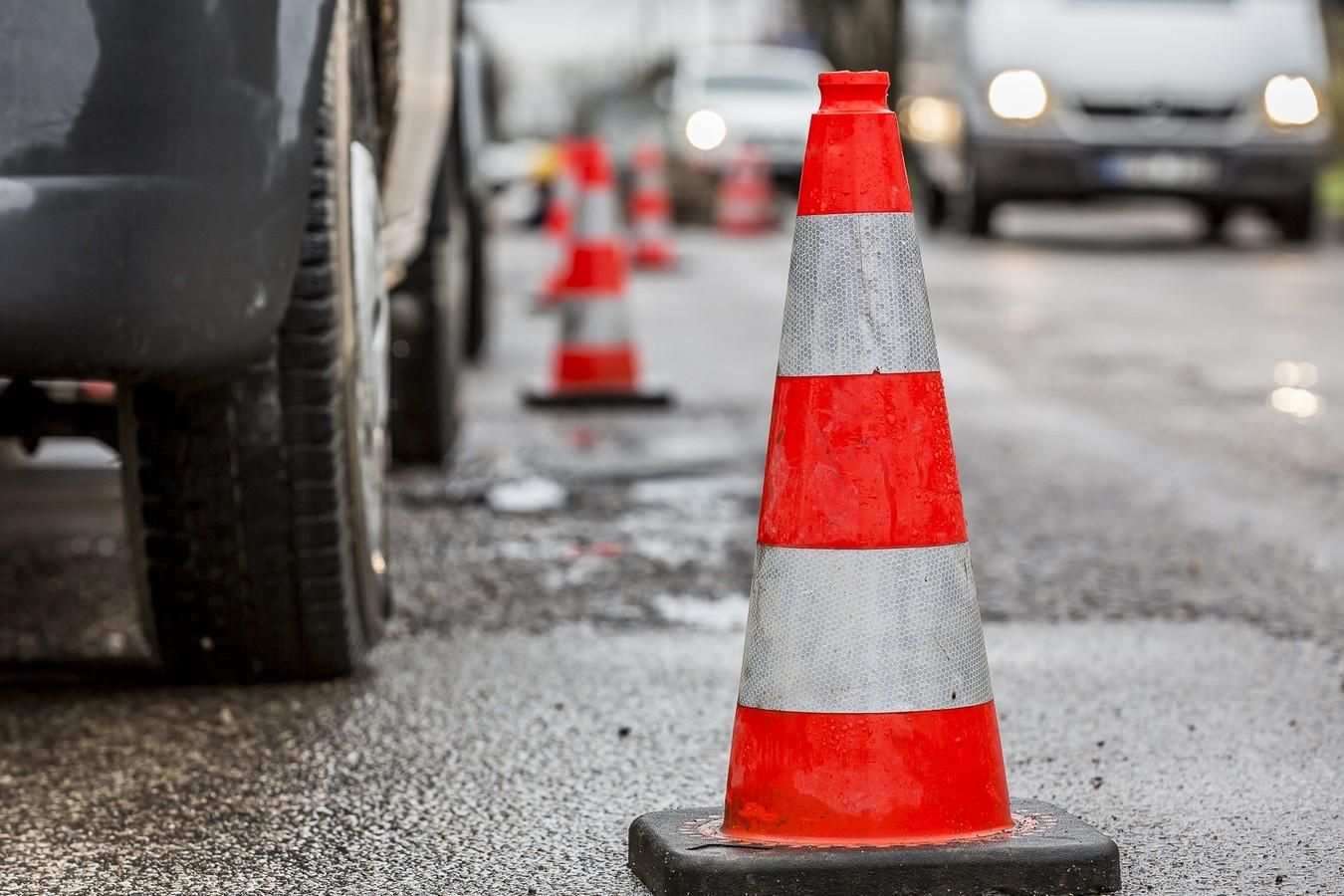 У Маріуполі автомобіль протаранив огорожу будівлі СБУ