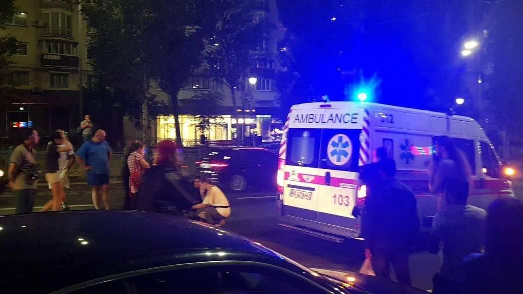 Позашляховик збив 10-річну дівчинку у Києві: дитина померла, водій утік Позашляховик збив 10-річну дівчинку у Києві: дитина померла, водій утік