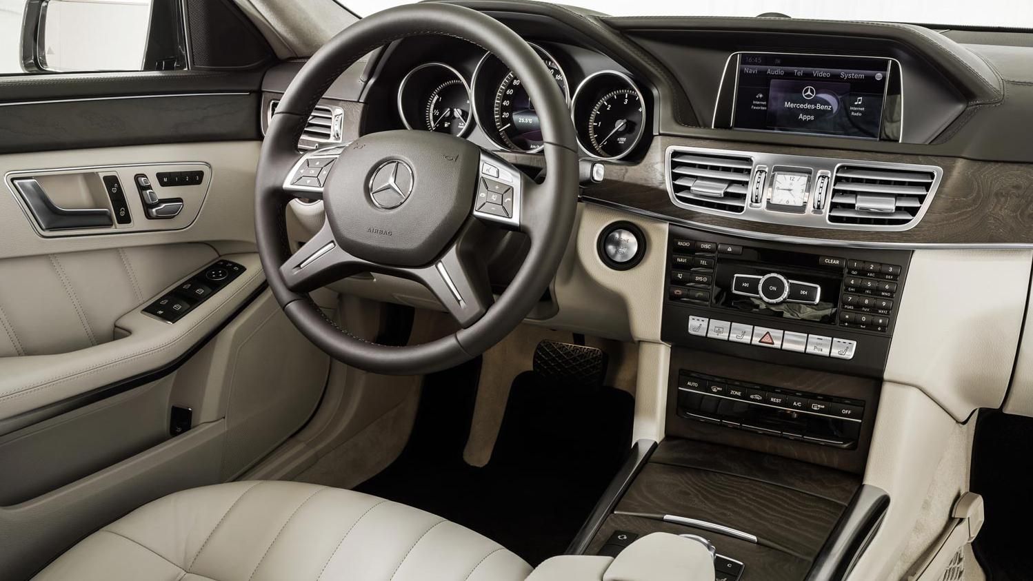 Кошка повредила Mercedes на 24 тысячи долларов: детали инцидента Кошка повредила Mercedes на 24 тысячи долларов: детали инцидента