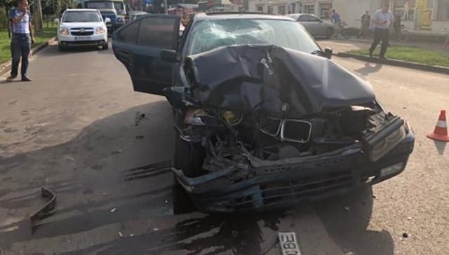 У Черкасах в ДТП загинула сім'я поліцейського - Відео У Черкасах в ДТП загинула сім'я поліцейського - Відео