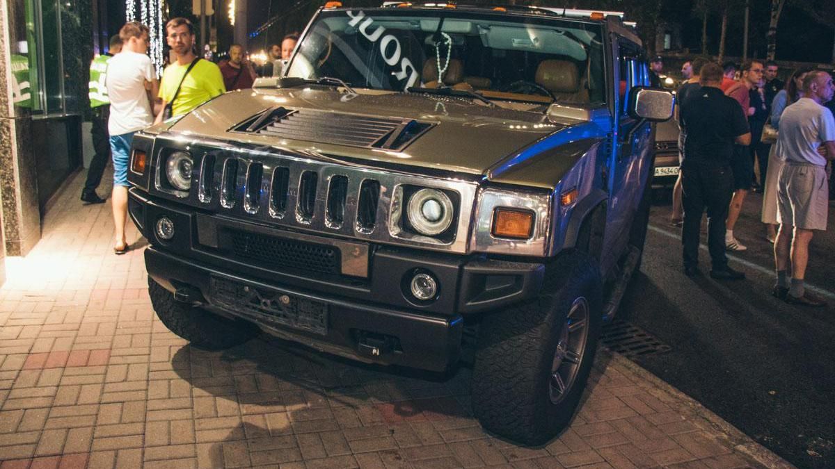 Hummer сбил девочку в Киеве - версия отца Кирилла Островского