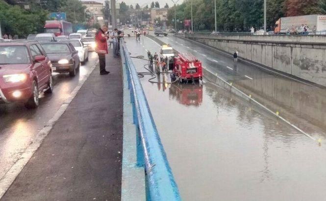 Жахливий потоп у Києві: Кличко доручив відкачувати воду помпами