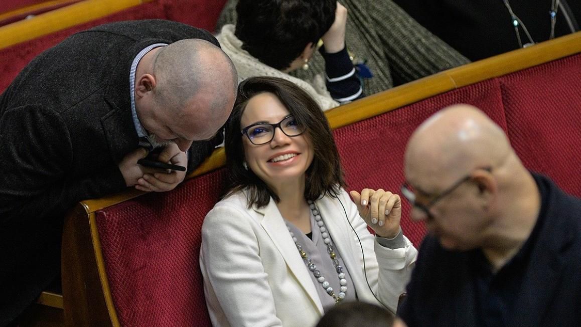 Депутат от "Народного фронта" Сюмар вышла замуж за чиновника со стажем Депутат от "Народного фронта" Сюмар вышла замуж за чиновника со стажем