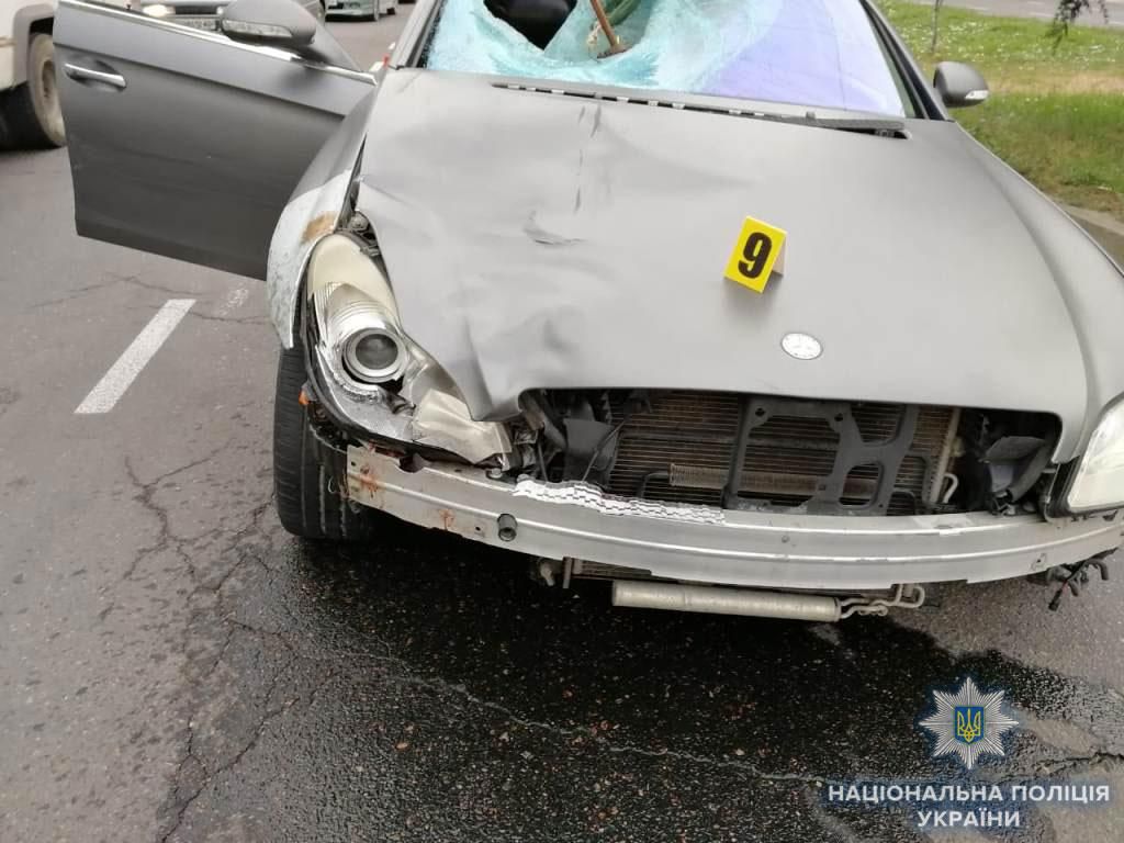 В Одесі "Мерседес" на смерть збив літнього чоловіка: водій намагався втекти В Одесі "Мерседес" на смерть збив літнього чоловіка: водій намагався втекти