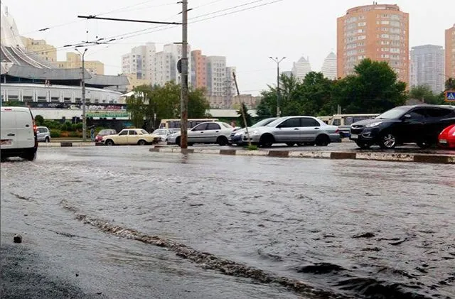 Дніпро затопило негода дощ