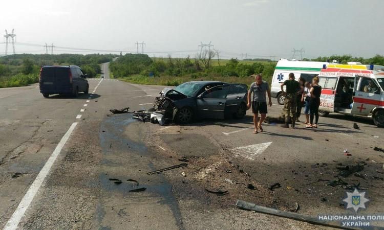 В Донецкой области в результате ДТП погибли 3 человека, еще 7 пострадали