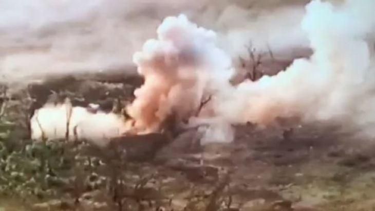 Українські бійці знищили позицію окупантів на Донбасі: яскраве відео Українські бійці знищили позицію окупантів на Донбасі: яскраве відео