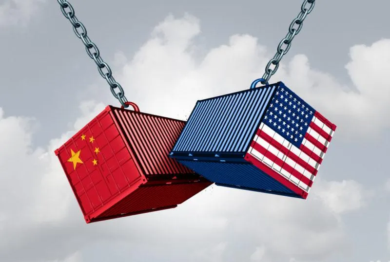 Трамп веде торговельну війну на два фронти: з ЄС та Китаєм