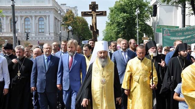 Хто з політиків засвітився на хресній ході від Московського патріархату: промовисті фото 