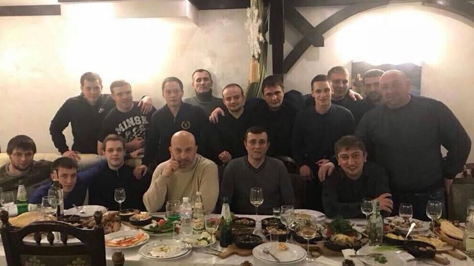 Островский, на Hummer насмерть сбивший девочку, – родственник криминального авторитета, – СМИ
Островский, на Hummer насмерть сбивший девочку, – родственник криминального авторитета, – СМИ