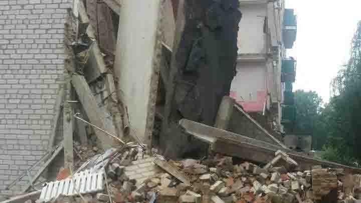 Рятувальники назвали причину обвалення гуртожитку у Житомирській області Рятувальники назвали причину обвалення гуртожитку у Житомирській області