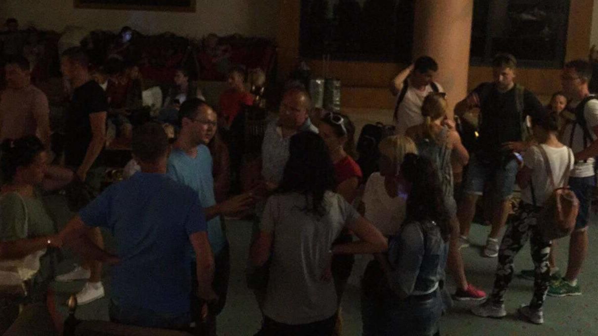 "Мучимося, без води, без грошей": українці знову застрягли у Єгипті через поломку літака "Мучимося, без води, без грошей": українці знову застрягли у Єгипті через поломку літака