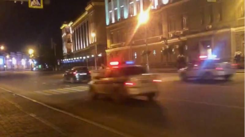 В Іркутську водій збив 8 працівників поліції