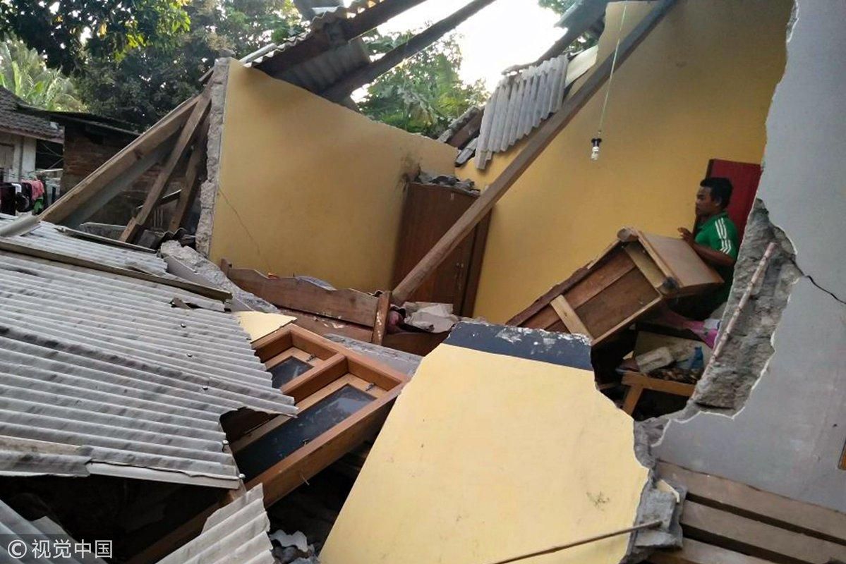Землетрясение в Индонезии унесло жизни более 10 человек: фото и видео 18+