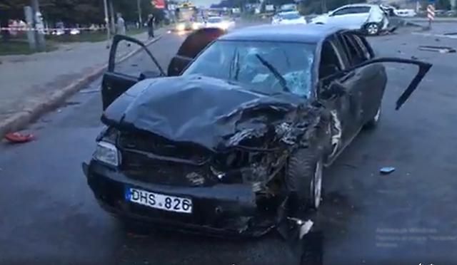 У Києві іномарка протаранила авто з немовлям усередині: відео