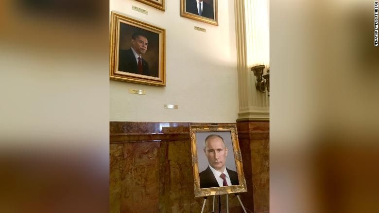 У Капітолії штату Колорадо на місці портрету Трампа розмістили фото Путіна 