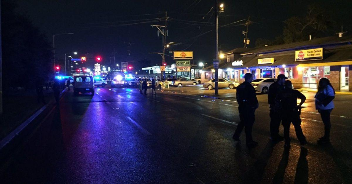 В Новом Орлеане двое мужчин устроили хаотичную стрельбу по людям: есть погибшие