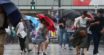 Разрушительный тайфун накрыл Японию: десятки пострадавших