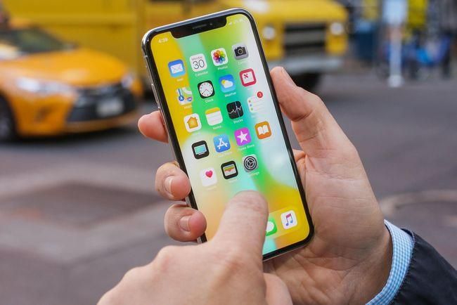 Скільки коштуватиме iPhone "для бідних": у мережі оприлюднили ціни