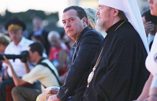 Російський прем’єр Медведєв прибув до окупованого Криму: фото Російський прем’єр Медведєв прибув до окупованого Криму: фото