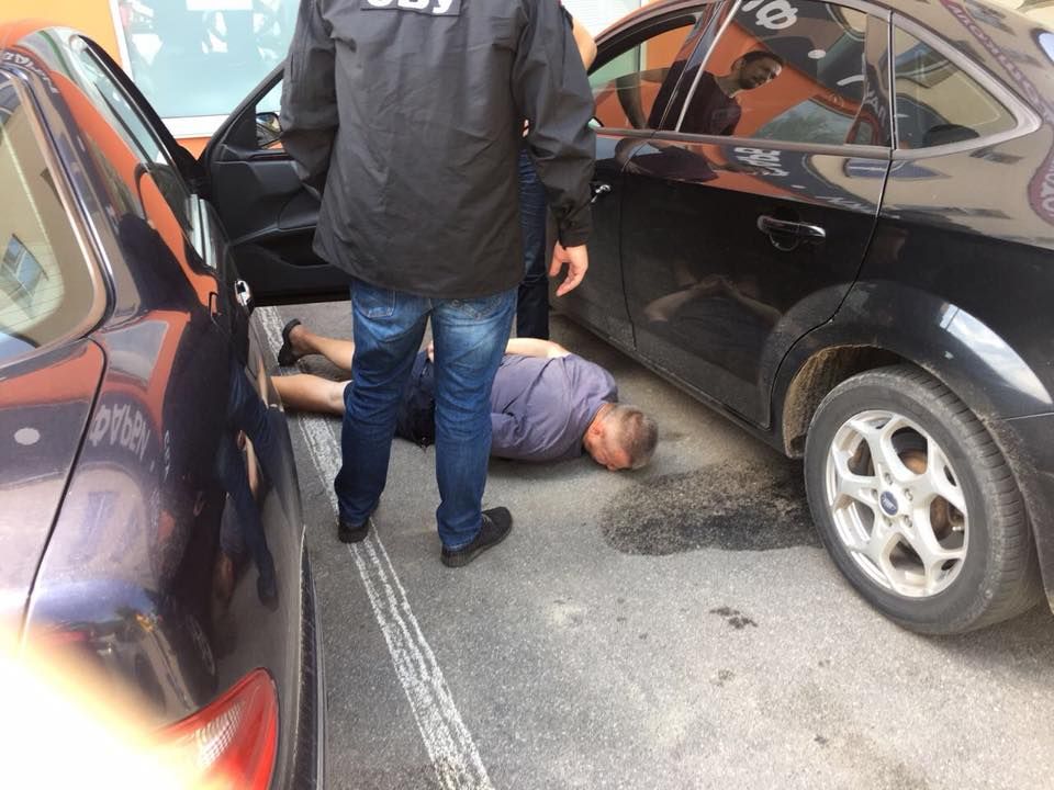 У Вінницькій області спіймали на хабарі прокурора та його водія 
