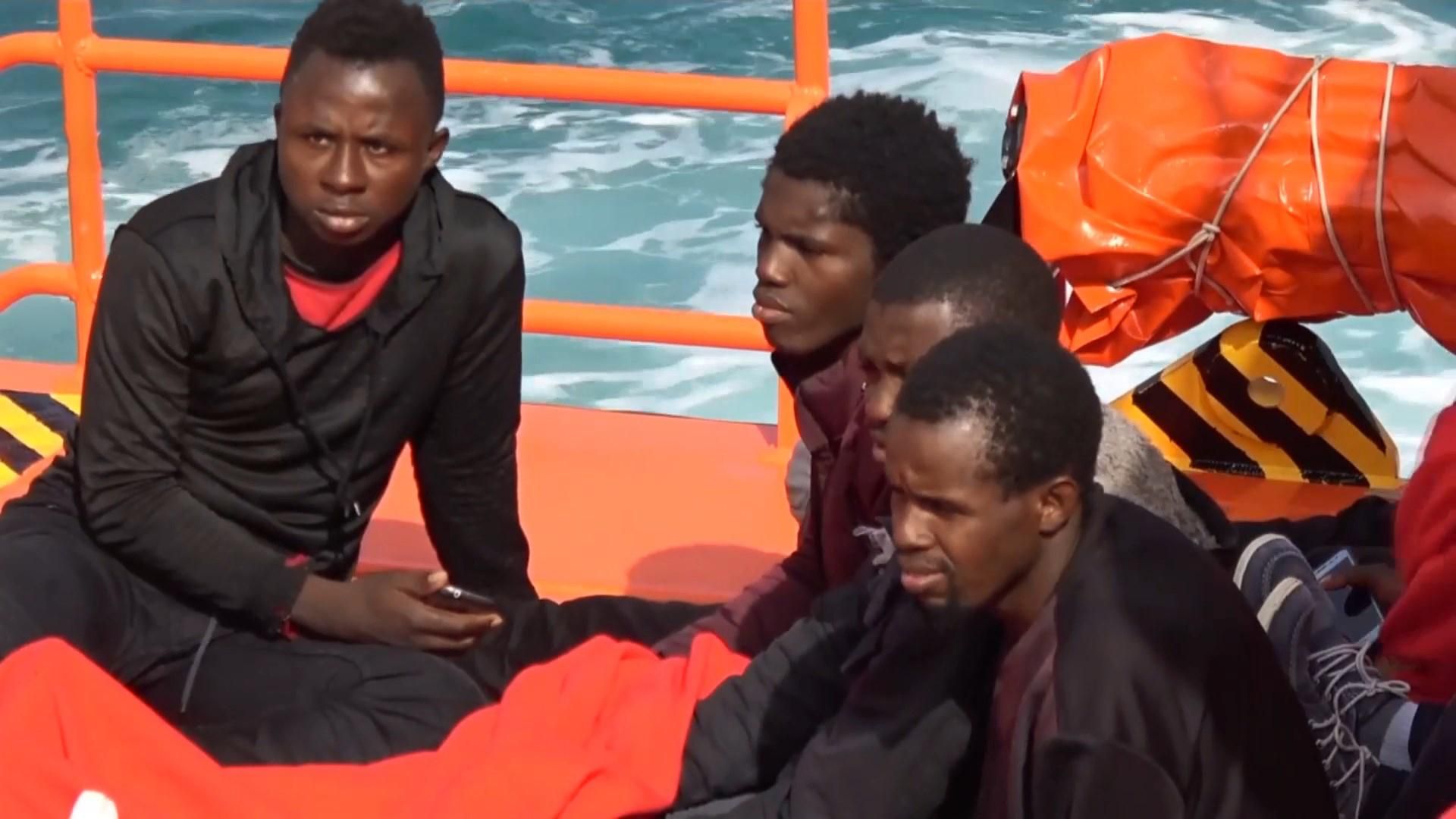 В Испании в Средиземном море спасли более тысячи африканских мигрантов