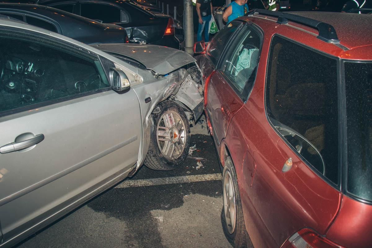 У Києві п’яний водій протаранив 7 машин: фото