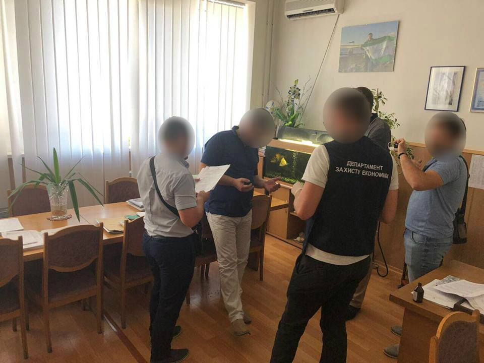 Проректора одеського вишу викрили на великому хабарі