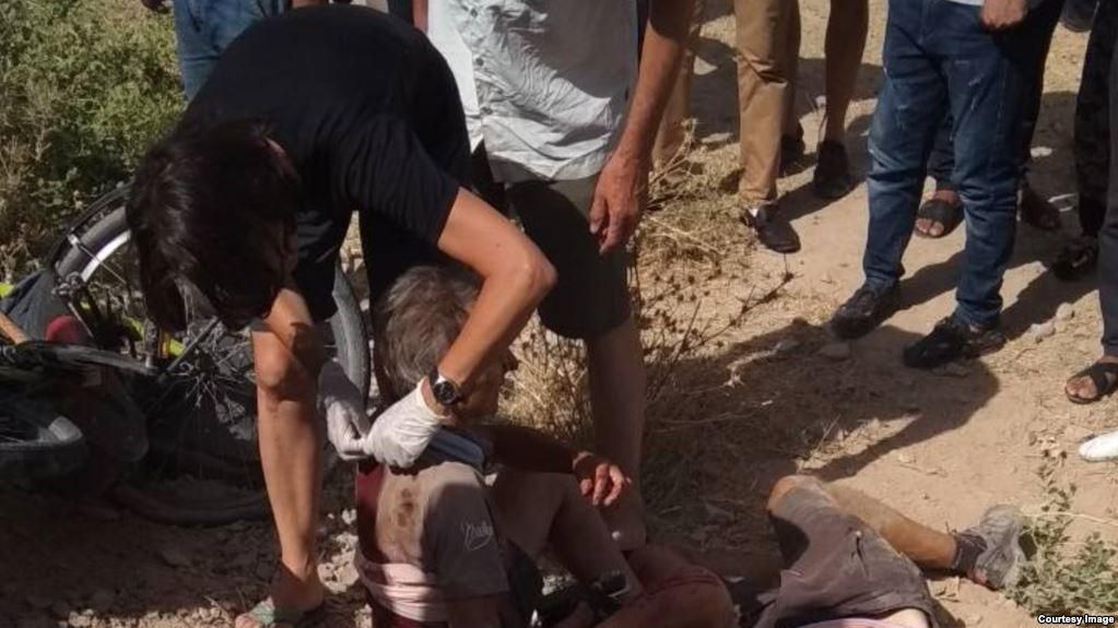 У Таджикистані водій автомобіля скоїв кривавий наїзд на іноземних велосипедистів: відео У Таджикистані водій автомобіля скоїв кривавий наїзд на іноземних велосипедистів: відео