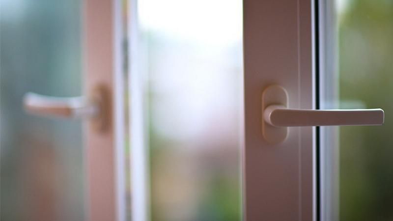 У Києві з вікна лікарні швидкої допомоги випав чоловік У Києві з вікна лікарні швидкої допомоги випав чоловік