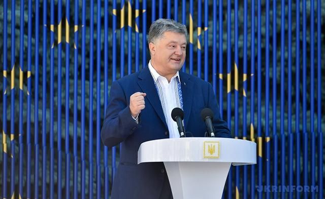 Порошенко назвав кількість українців, які скористалися безвізом з ЄС Порошенко назвав кількість українців, які скористалися безвізом з ЄС