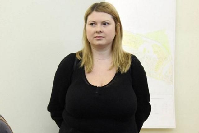 Напад із кислотою на працівницю міськради Херсона: журналіст назвав імовірних винуватців Напад із кислотою на працівницю міськради Херсона: журналіст назвав імовірних винуватців