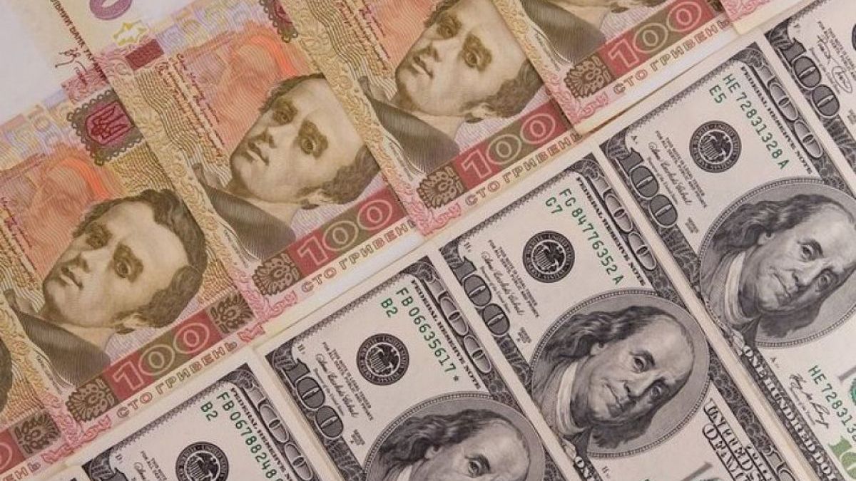 НБУ назвал причины подорожания доллара и падение гривны