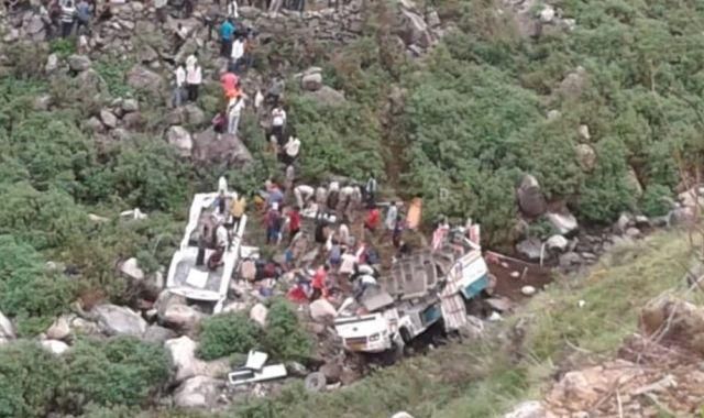У Гімалаях автобус із людьми впав з 213-метрової висоти: 42 загиблих