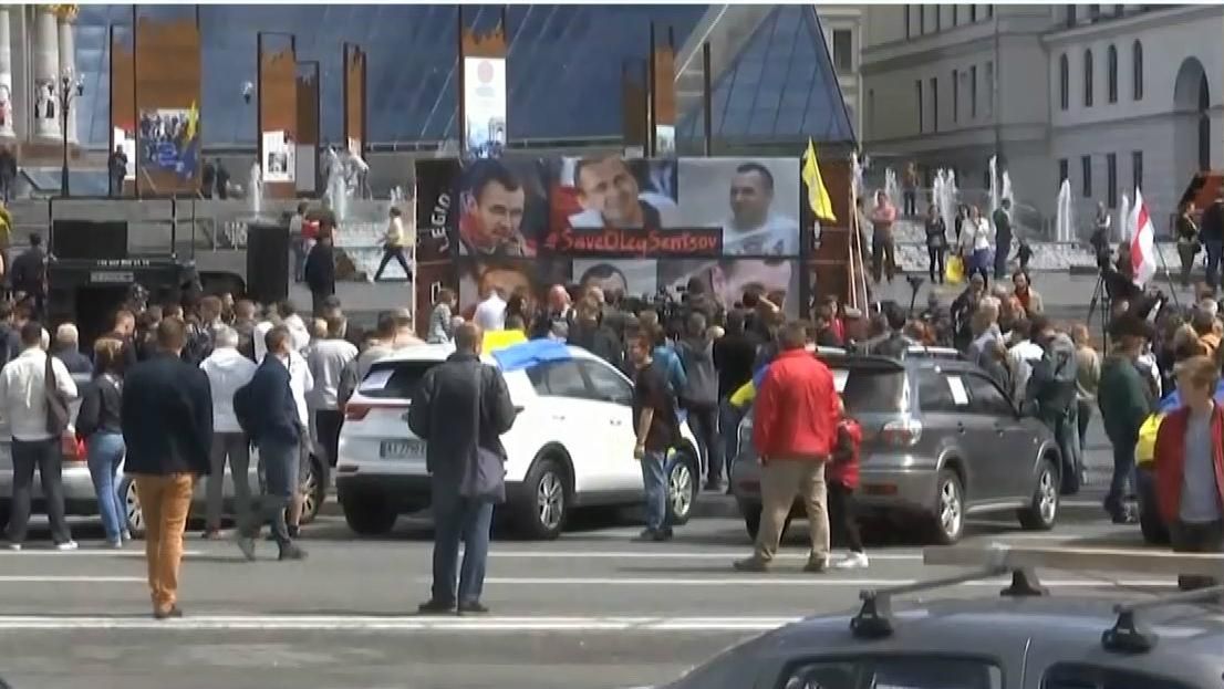 "Свободу Олегу Сенцову": в Києві пройшла акція на підтримку українського політв'язня "Свободу Олегу Сенцову": в Києві пройшла акція на підтримку українського політв'язня