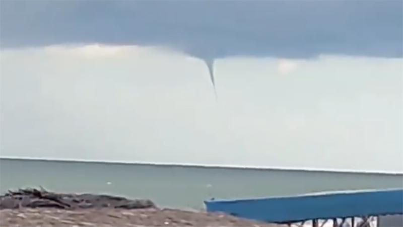 Смерч в Запорожье 2 июля 2018 - видео смерча в Кирилловке Смерч в Запорожье 2 июля 2018 - видео смерча в Кирилловке