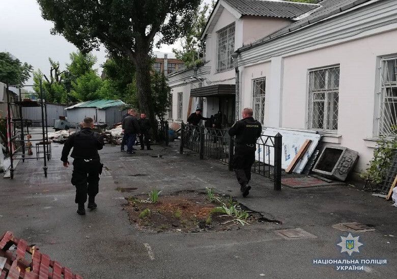В Киеве неизвестные открыли стрельбу на рынке и забрали деньги