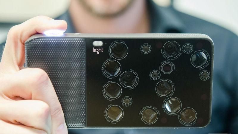 9 камер на одному смартфоні – унікальна розробка компанії Light