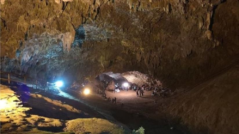 Найденные в тайской пещере дети могут оставаться там в течение нескольких месяцев