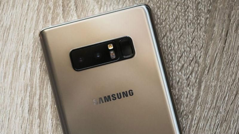 Смартфоны Samsung тайно рассылают личные фото пользователей