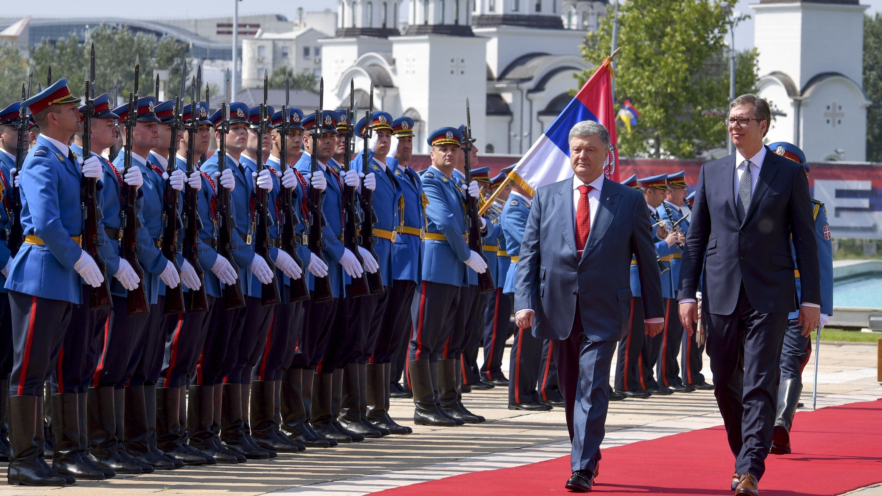 Порошенко зробив президенту Сербії зворушливий подарунок 
