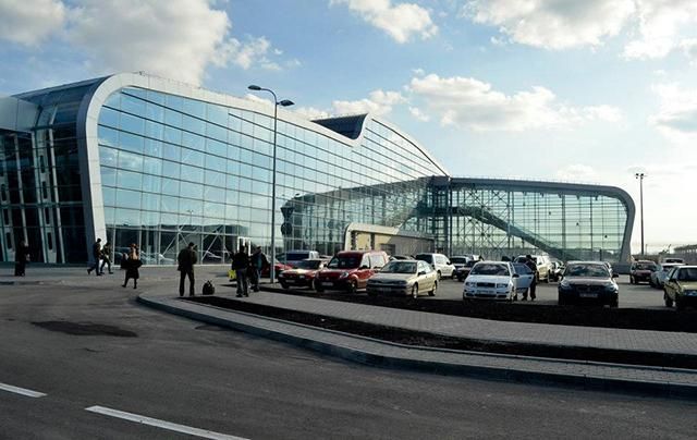 У львівському аеропорту застрягли туристи, які планували летіти до Барселони
