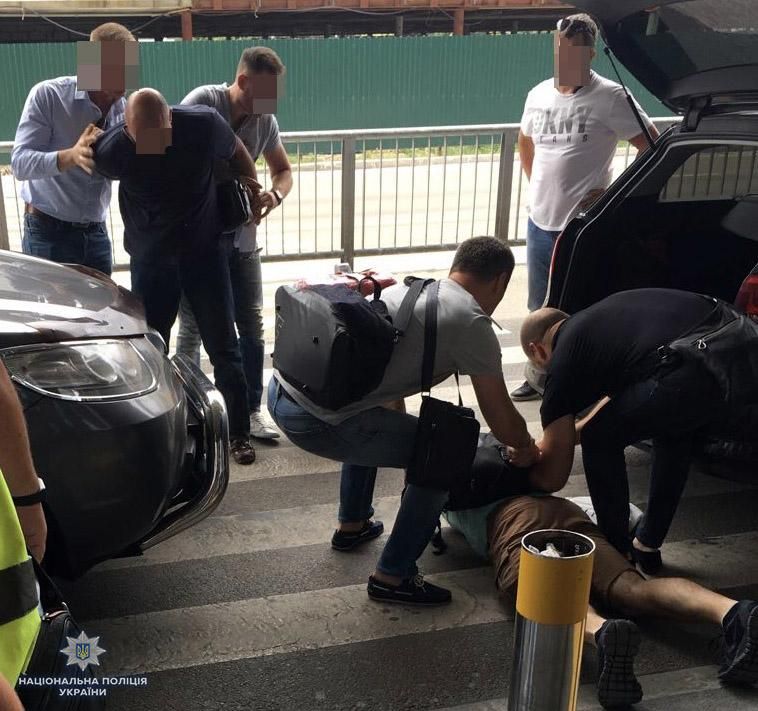 В "Борисполе" задержали наркоторговцев с рекордной партией кокаина: фото и видео