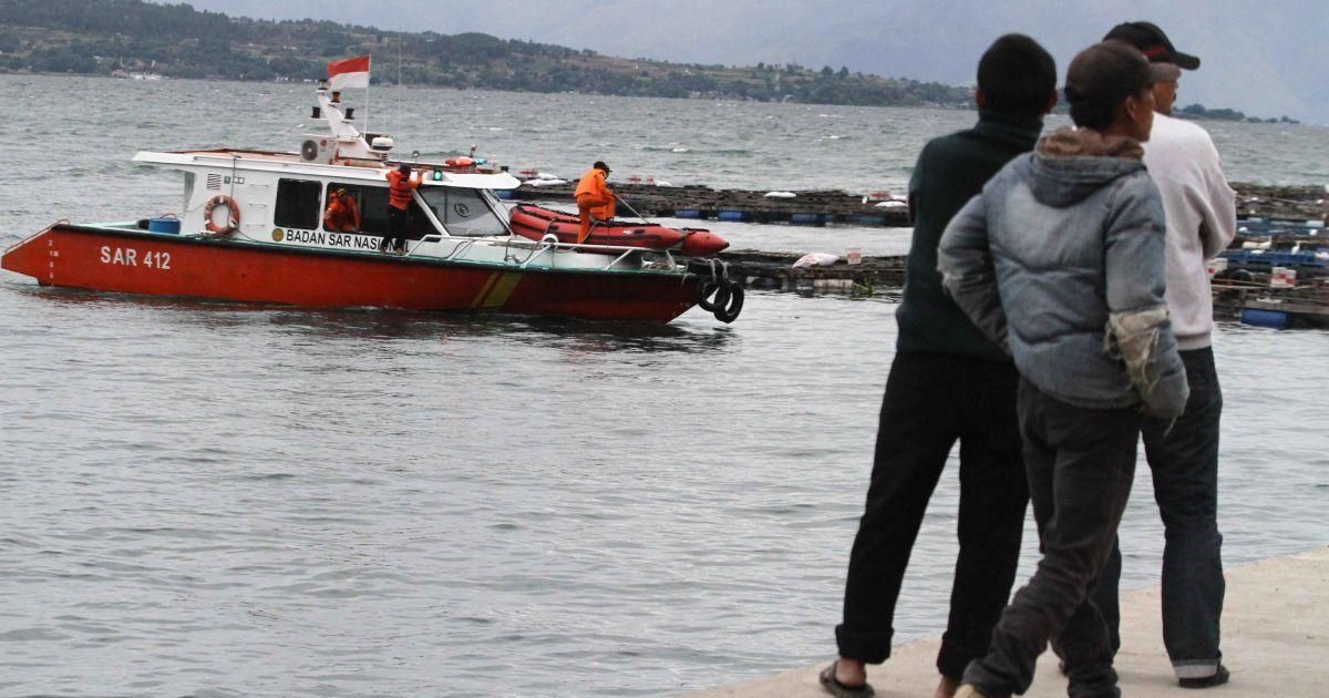 В Индонезии затонул паром с 160 пассажирами на борту