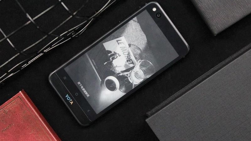 Абсолютный провал – российский смартфон YotaPhone 3 с треском провалился в продаже