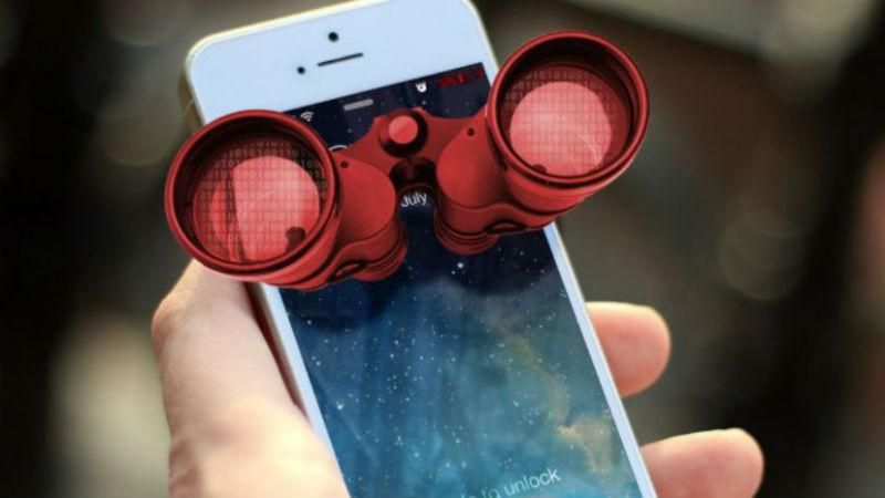 Смартфони не підслуховують, а стежать через камеру за користувачами, – дослідження Смартфони не підслуховують, а стежать через камеру за користувачами, – дослідження